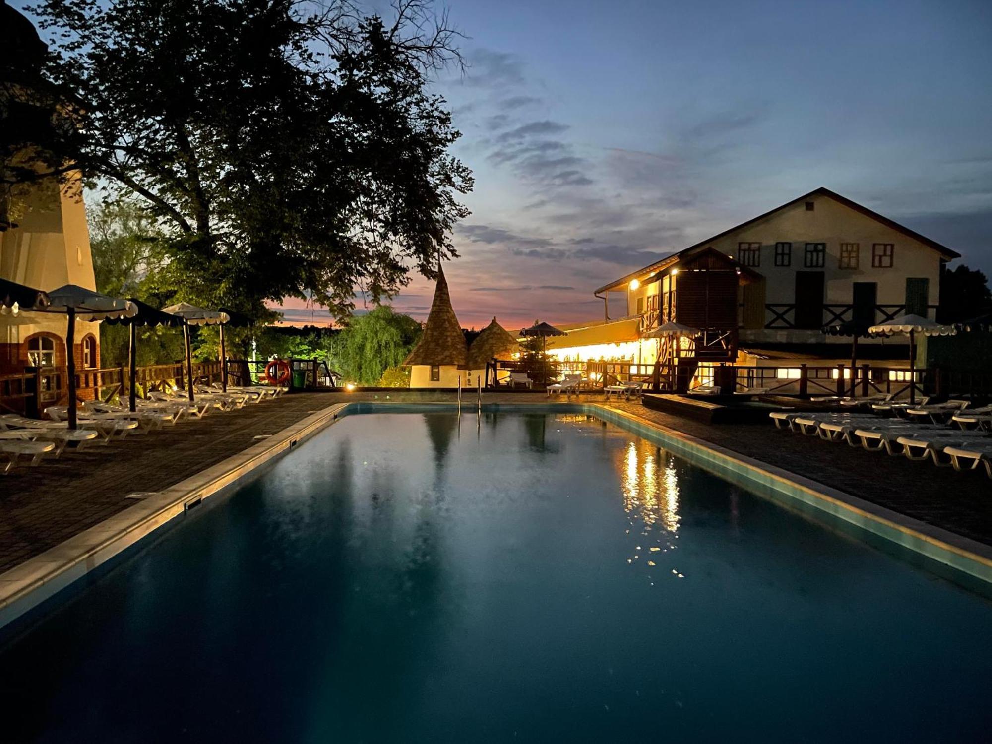 Mayak Resort Kam'yani Potoky Exteriér fotografie