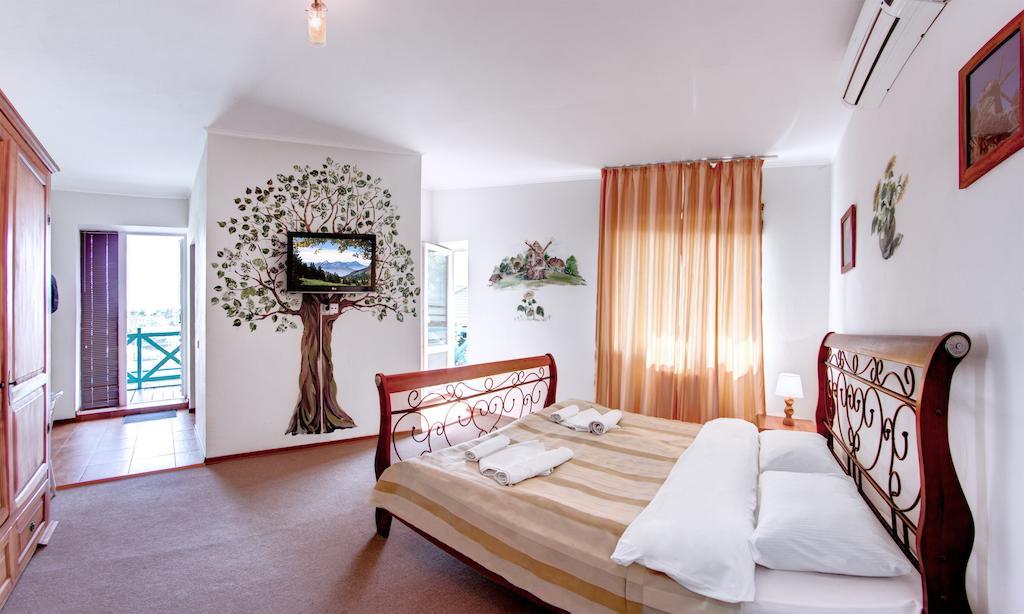 Mayak Resort Kam'yani Potoky Pokoj fotografie