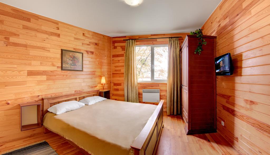 Mayak Resort Kam'yani Potoky Pokoj fotografie